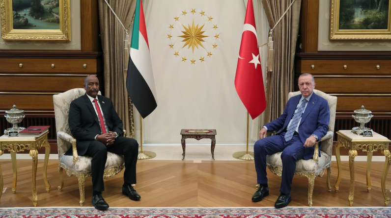أردوغان يبحث مع البرهان التطورات في السودان